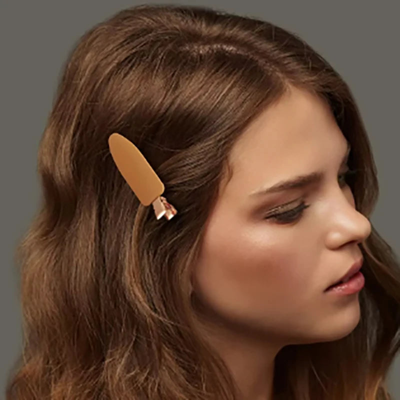 Liveify beige matte hair clip with rose gold accent, stylishly holding wavy brown hair for everyday looks
